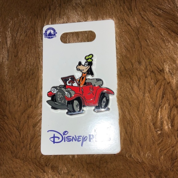 Disney Goofy Car Pin - Picture 1 of 2